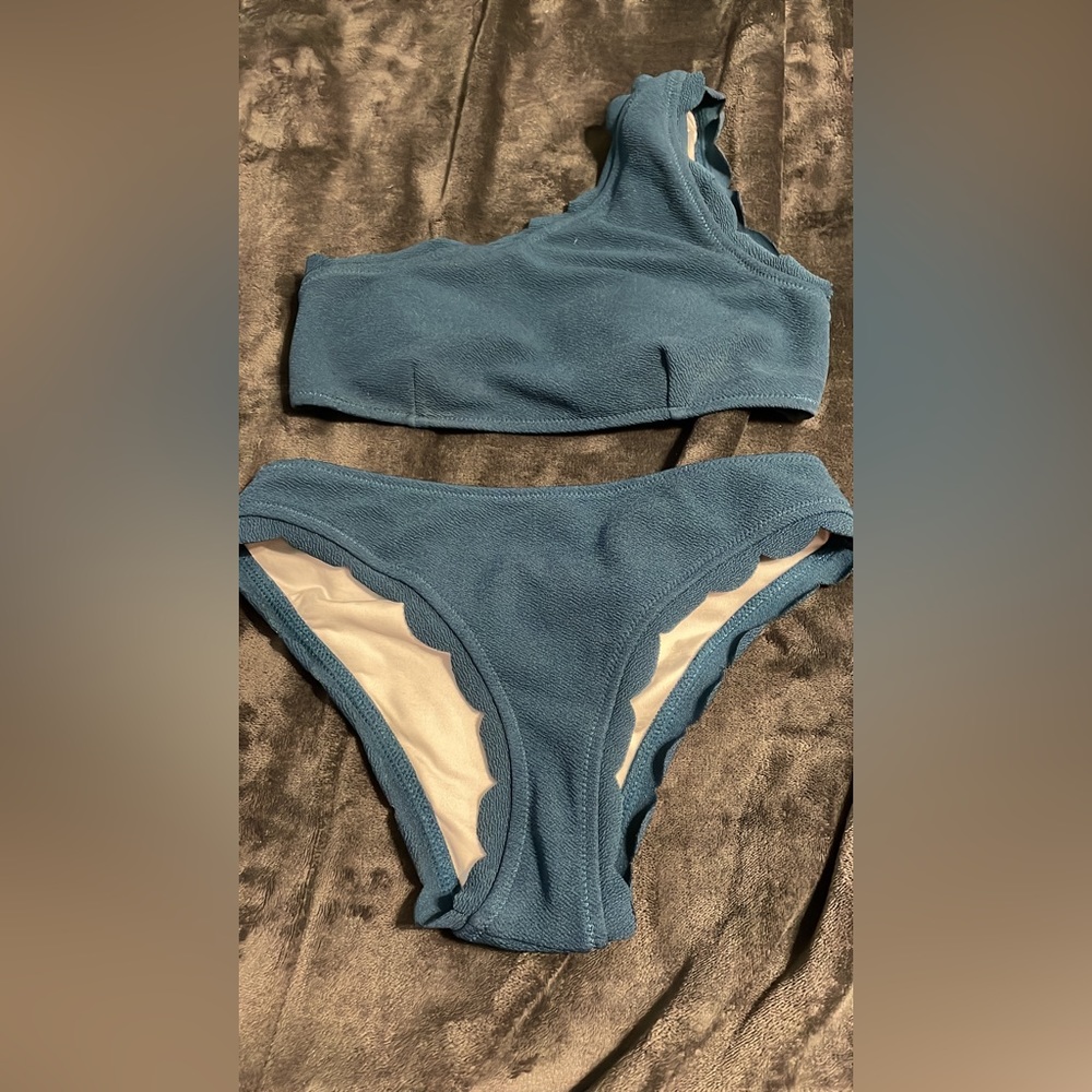 Two piece one shoulder swim suit size Small